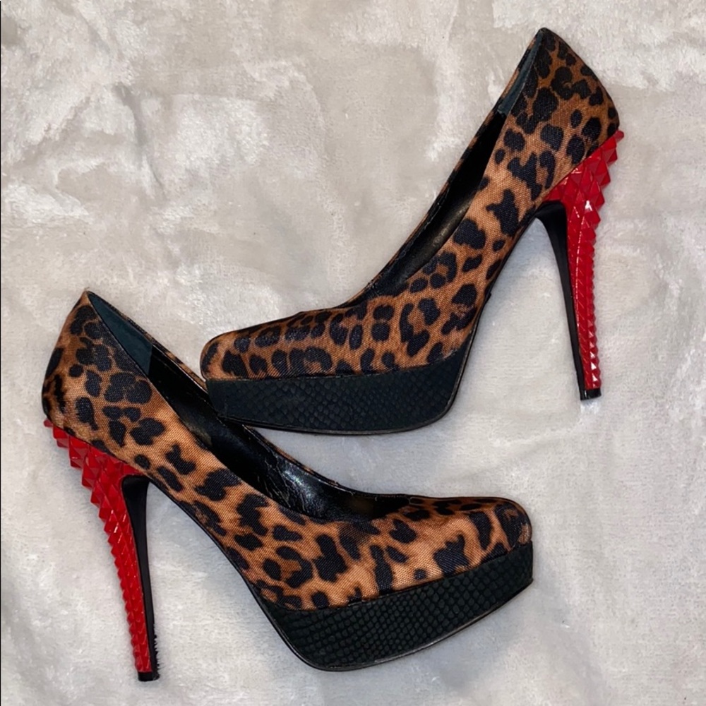 Rachel Roy Leopard, red studded Heel Pumps